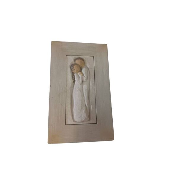 Willow tree box in loves embrace trinket box - Picture 1 of 3